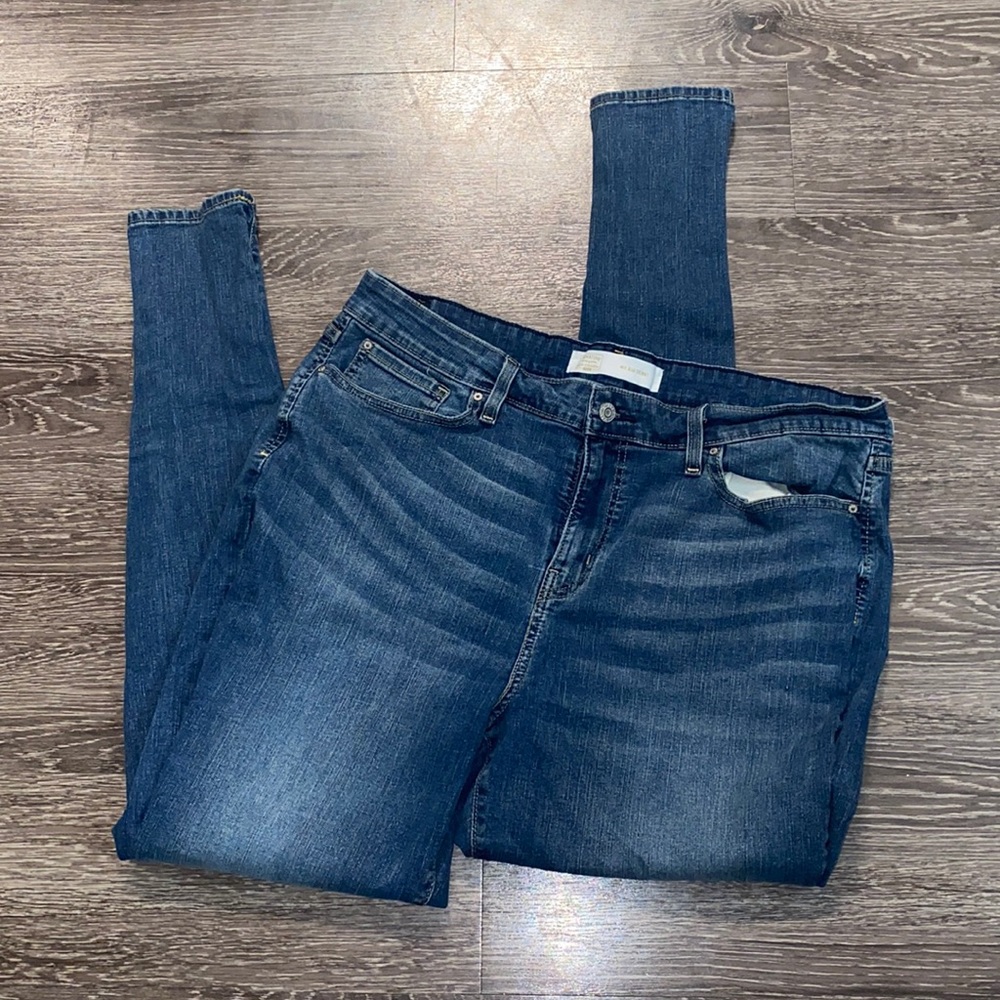 Levi’s Gold Mid Rise Skinny Jeans